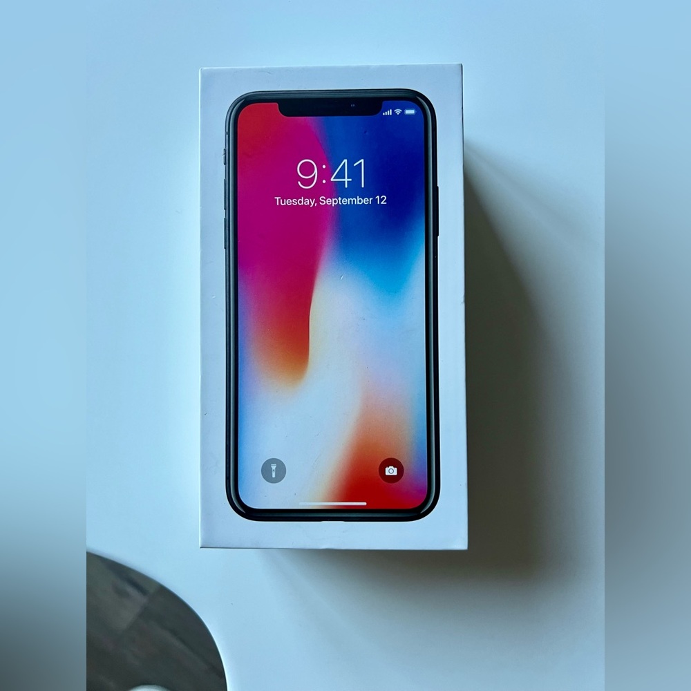 IPHONE X - BOX - ONLY!! No iPhone, no accessories!!